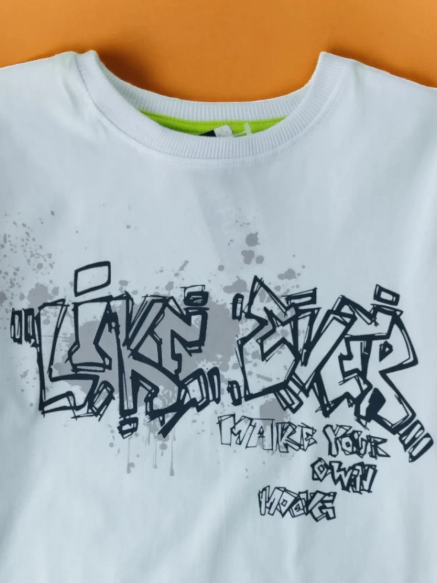 ERKEK ÇOCUK PAMUKLU GRAFFİTİ DETAYLI YUVARLAK, BİSİKLET YAKALI BEYAZ ŞORTLU TAKIM