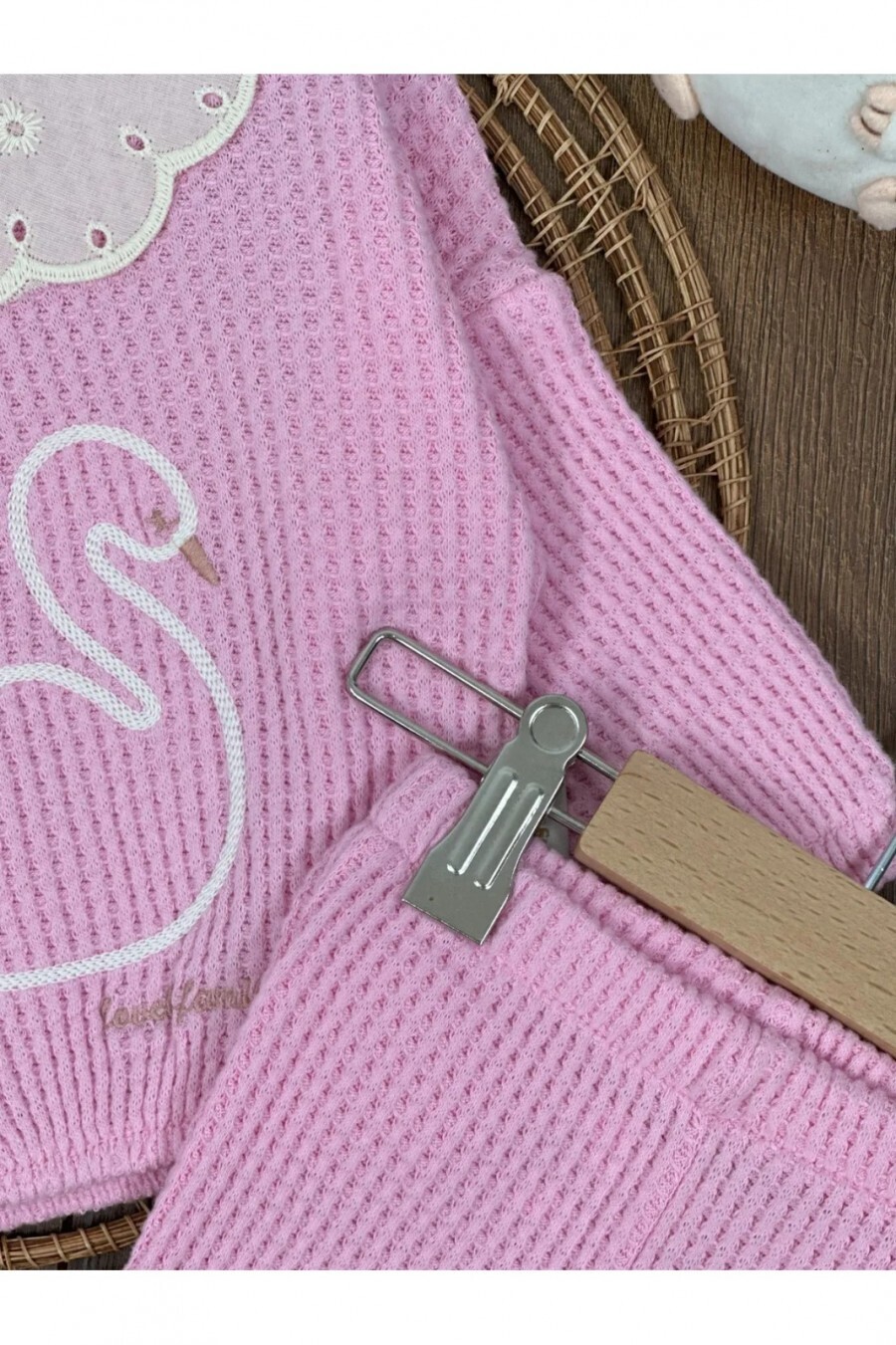 Triko Şeker Pembe Süzene nakışlı yaka güpürlü ispanyol paça pamuklu kız bebek takım