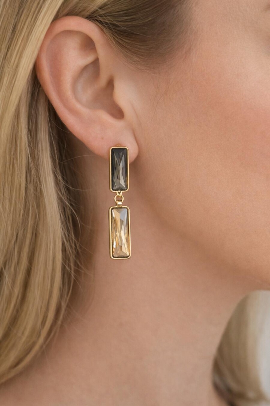 Renkli Taşlı Sallantılı Gold Küpe 48