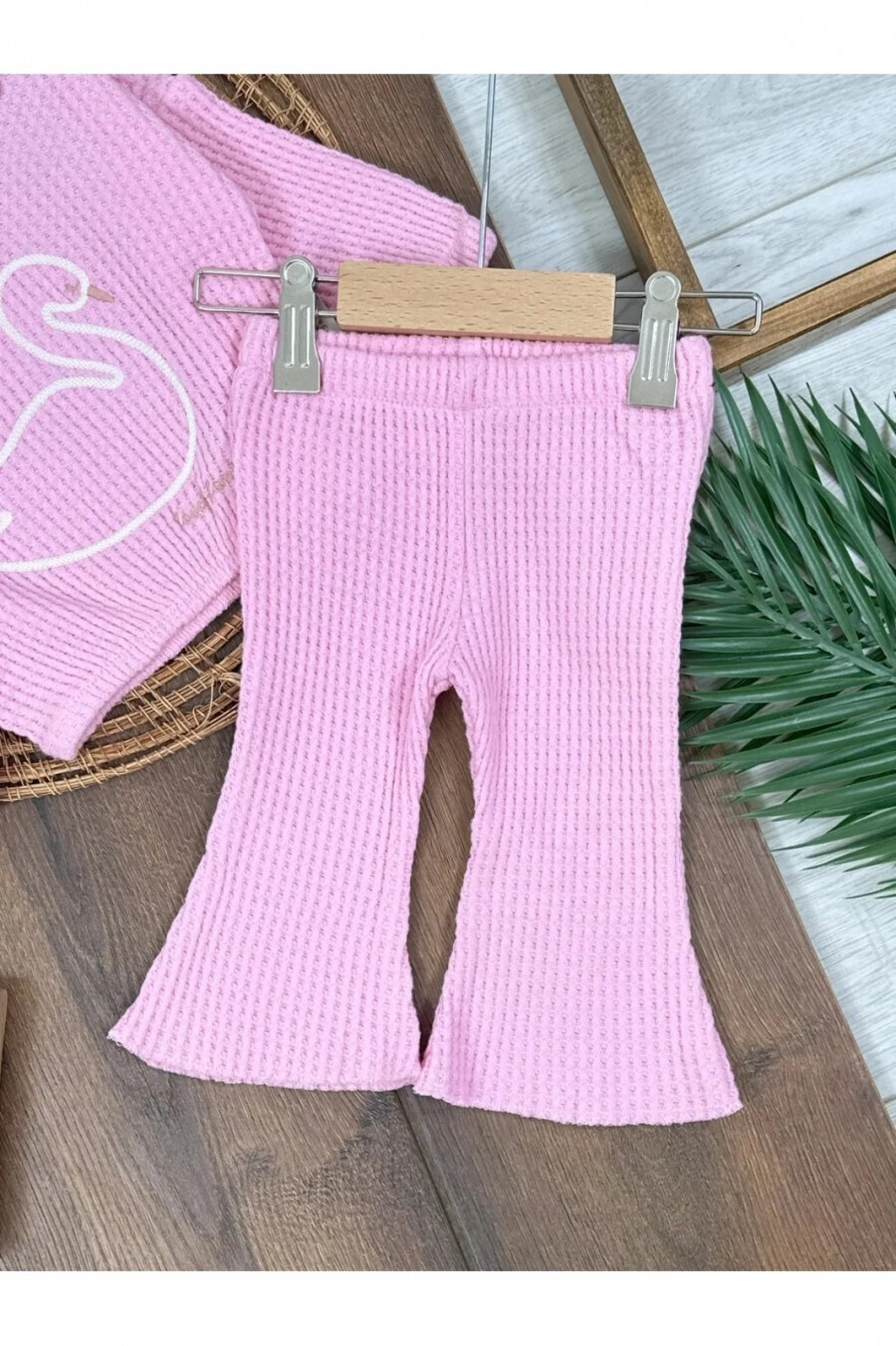Triko Şeker Pembe Süzene nakışlı yaka güpürlü ispanyol paça pamuklu kız bebek takım