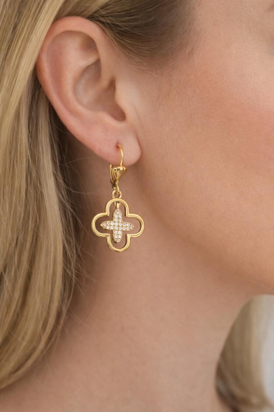 Gold Renk Yonca Detaylı Sallantılı Küpe 47