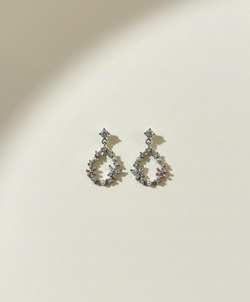 Gümüş Renk Taşlı Pembe Çiçek Detaylı Küpe 57