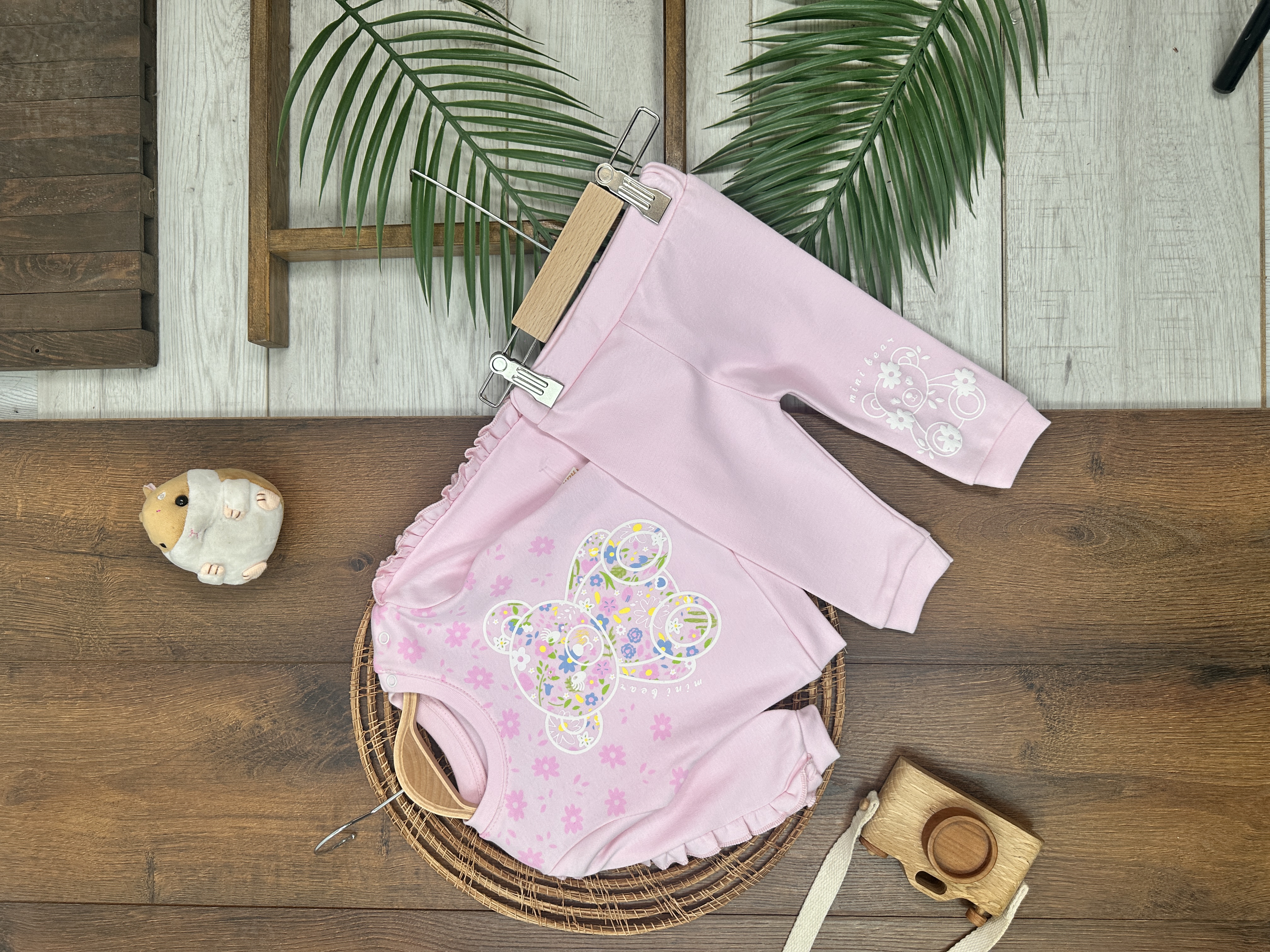 PEMBE RENK KIZ ÇOCUK & BEBEK BİSİKLET YAKA LASTİKLİ PAÇA ÇİÇEK DETAYLI ALT ÜST TAKIM