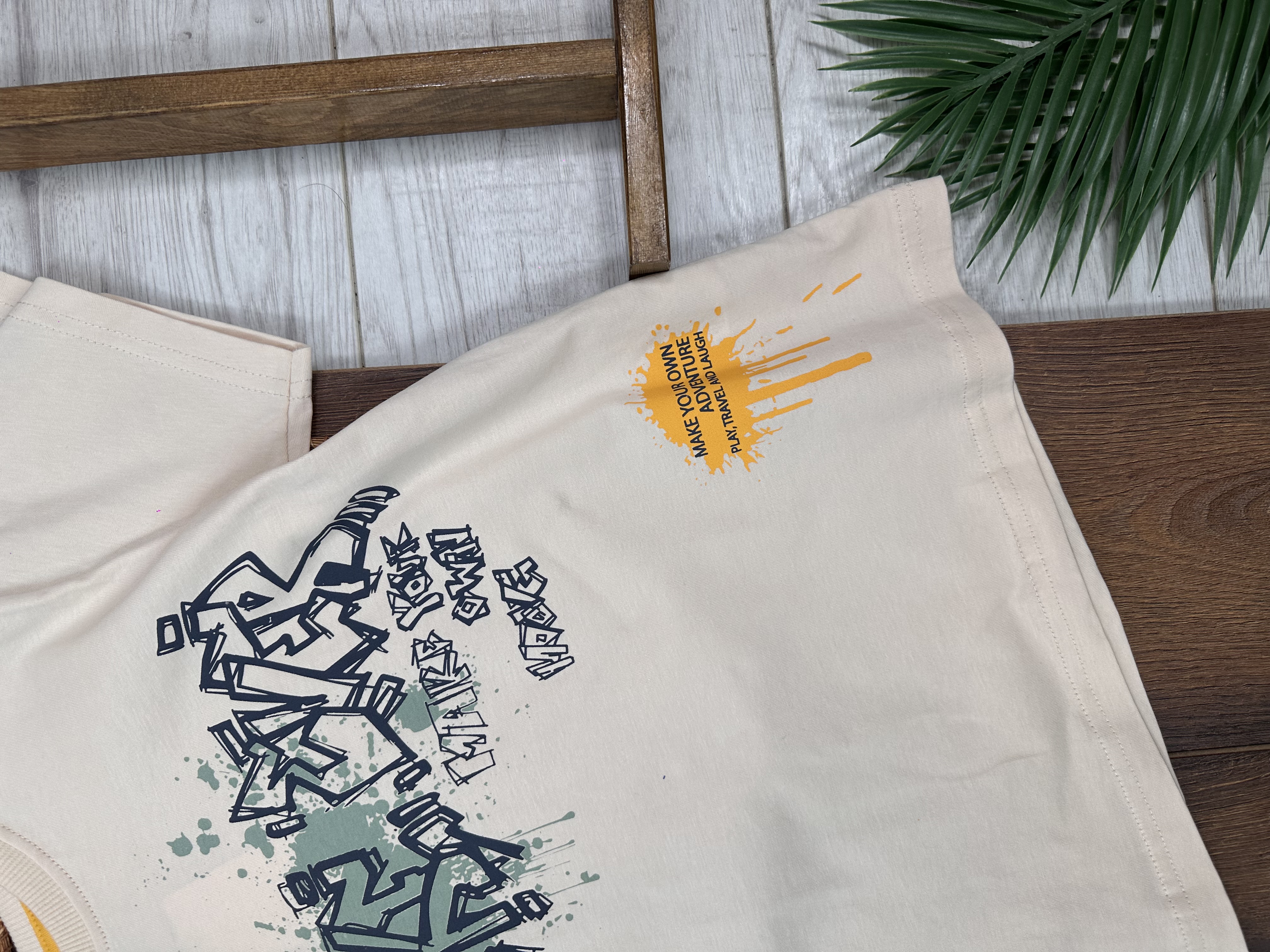 ERKEK ÇOCUK PAMUKLU GRAFFİTİ DETAYLI YUVARLAK, BİSİKLET YAKALI GRI T-SHIRT