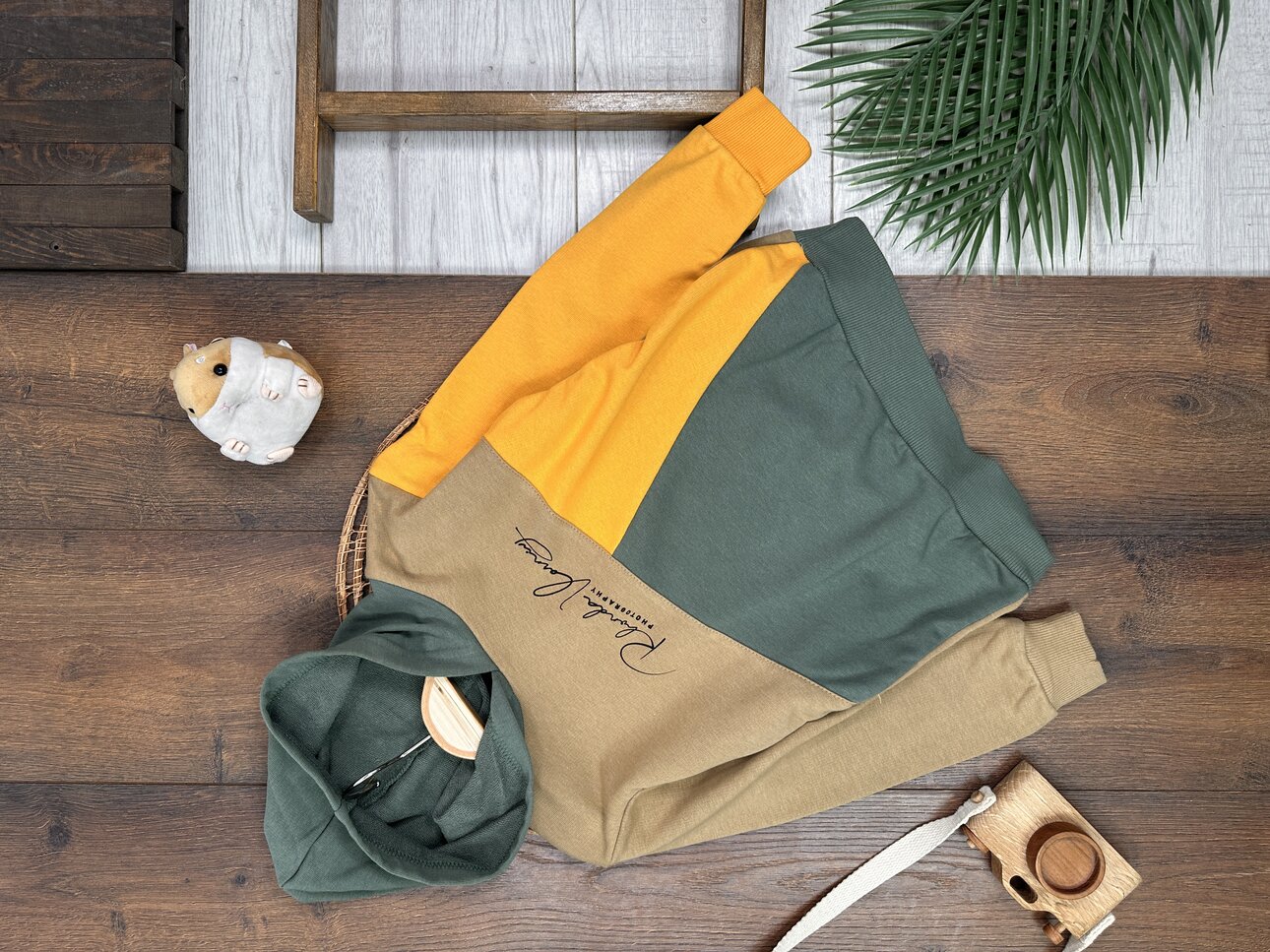 KAHVERENGİ UZUN KOLLU, KAPİŞONLU, PAMUKLU, DESENLİ, YAZLIK ERKEK ÇOCUK & SWEATSIRT