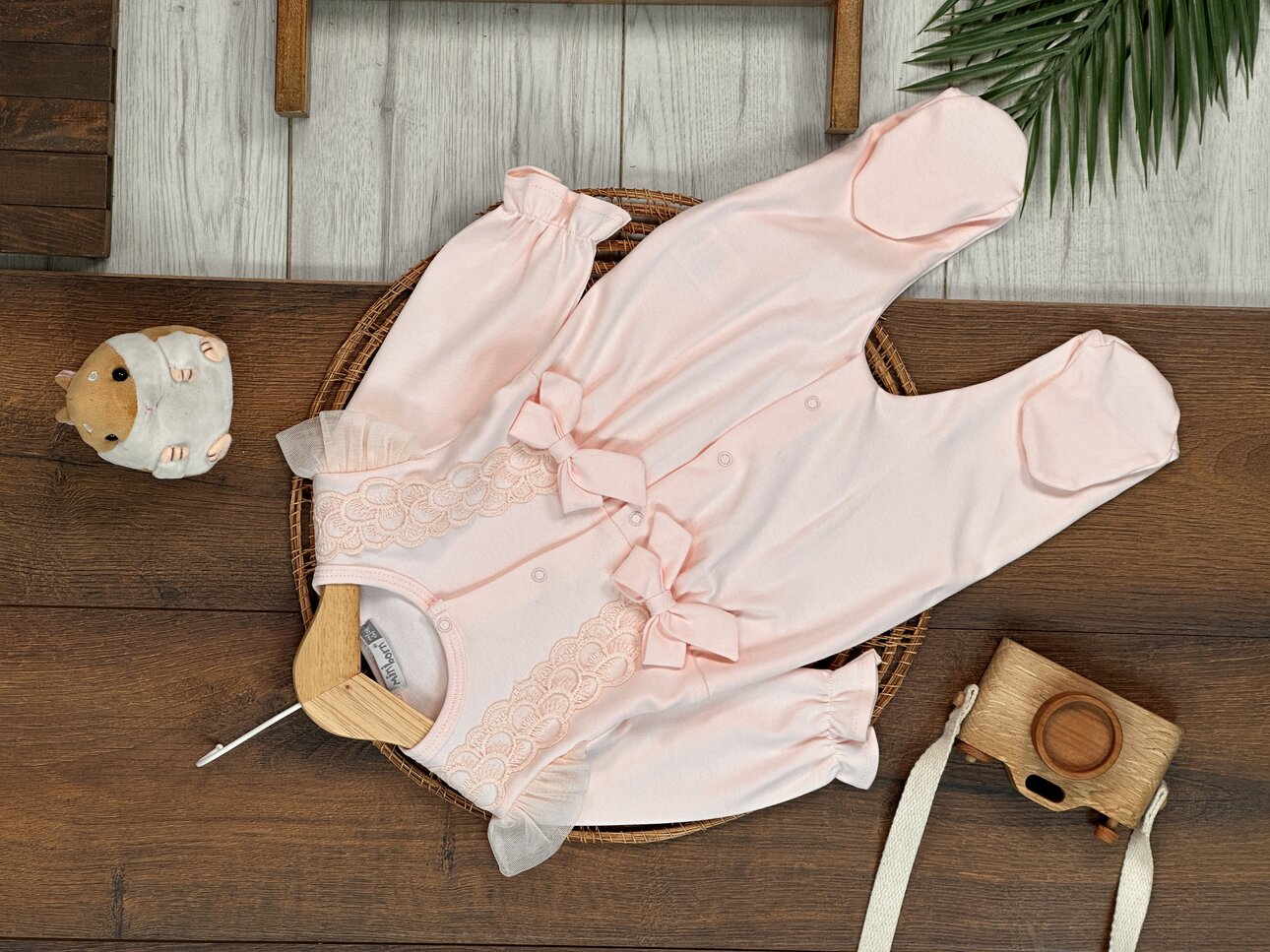 Pamuklu Dantel Detaylı Kız Bebek Tulum