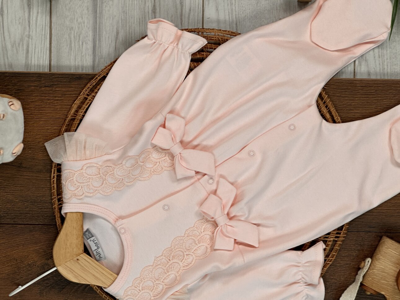 Pamuklu Dantel Detaylı Kız Bebek Tulum