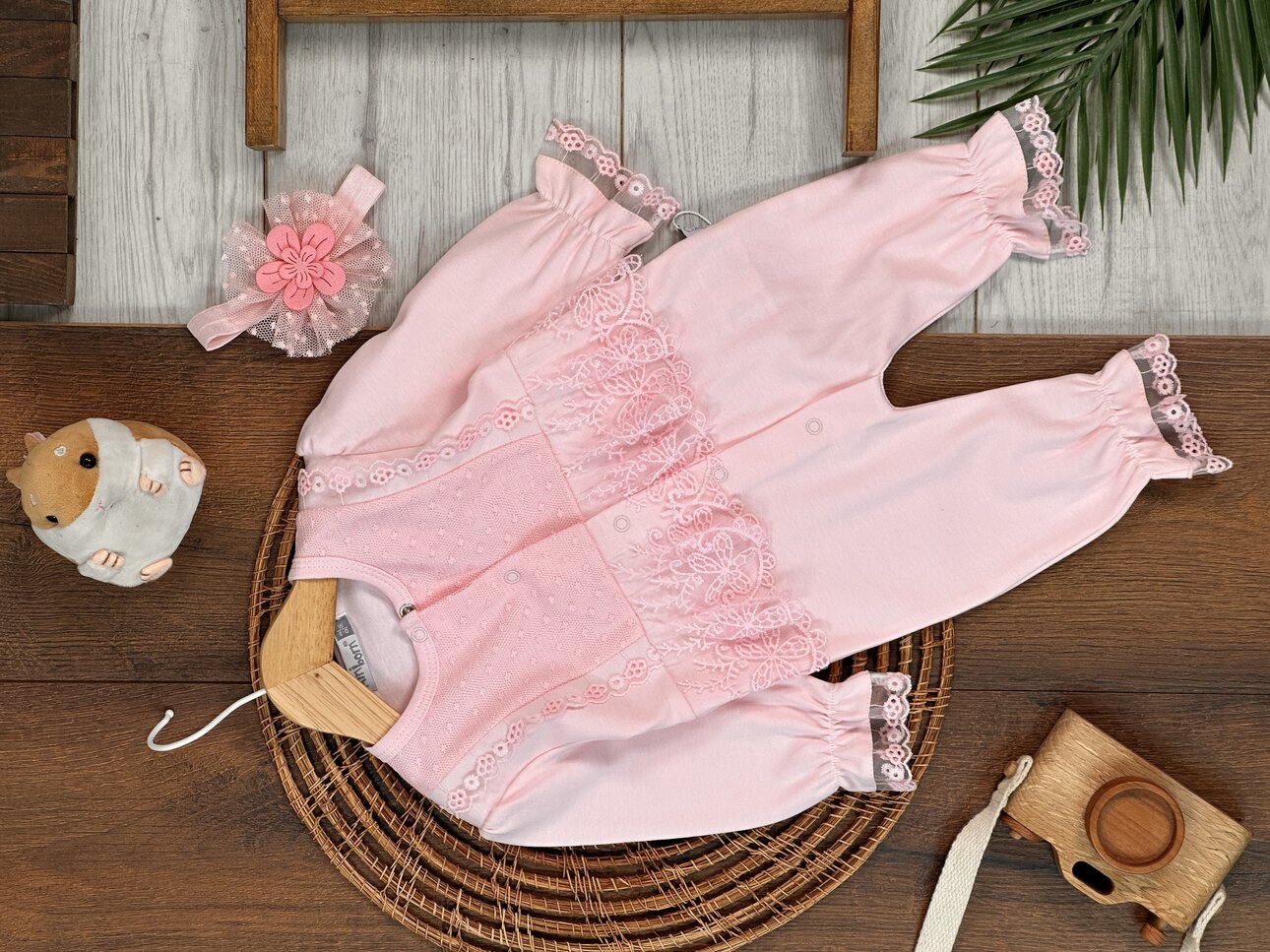 Kışlık Pamuklu Nakışlı Dantel Detaylı Kız Bebek Tulum