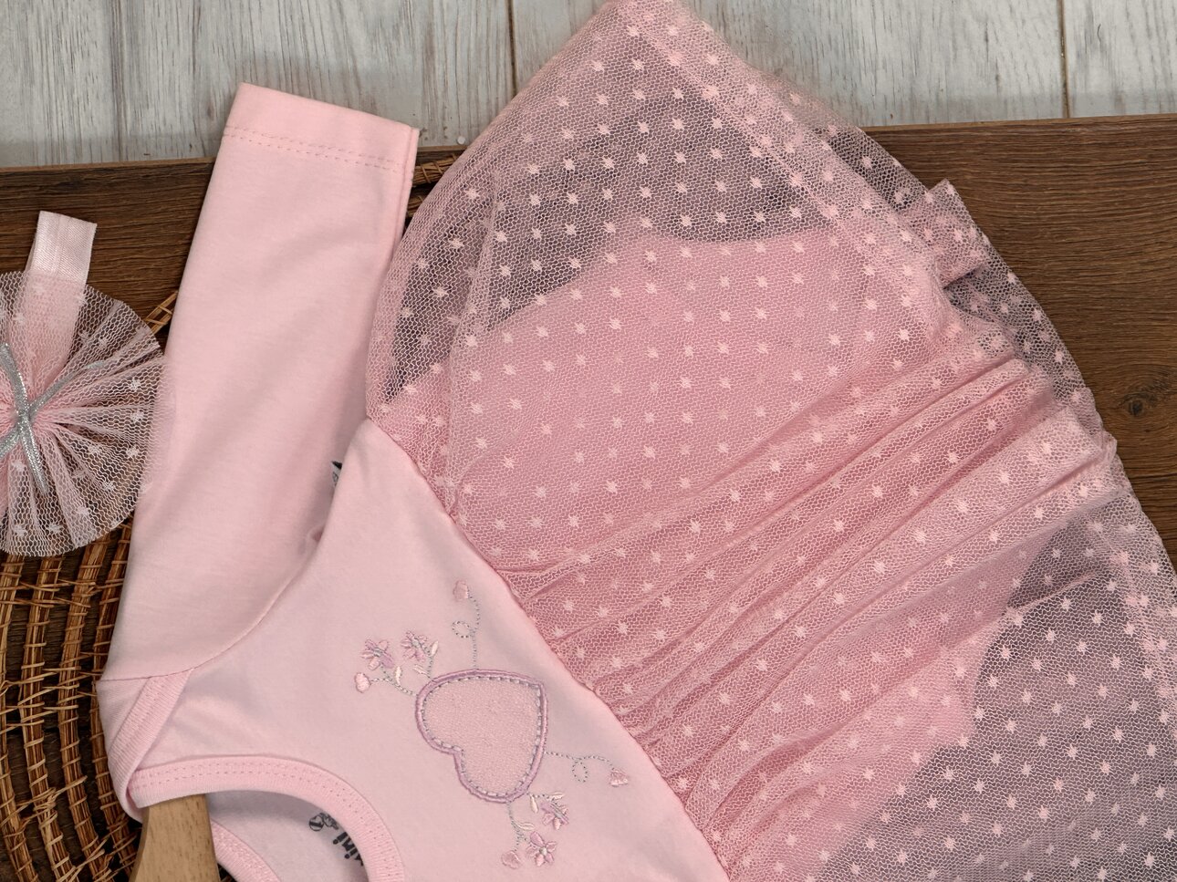 Pamuklu Kalp Nakışlı Tül Detaylı Kız Bebek Elbise