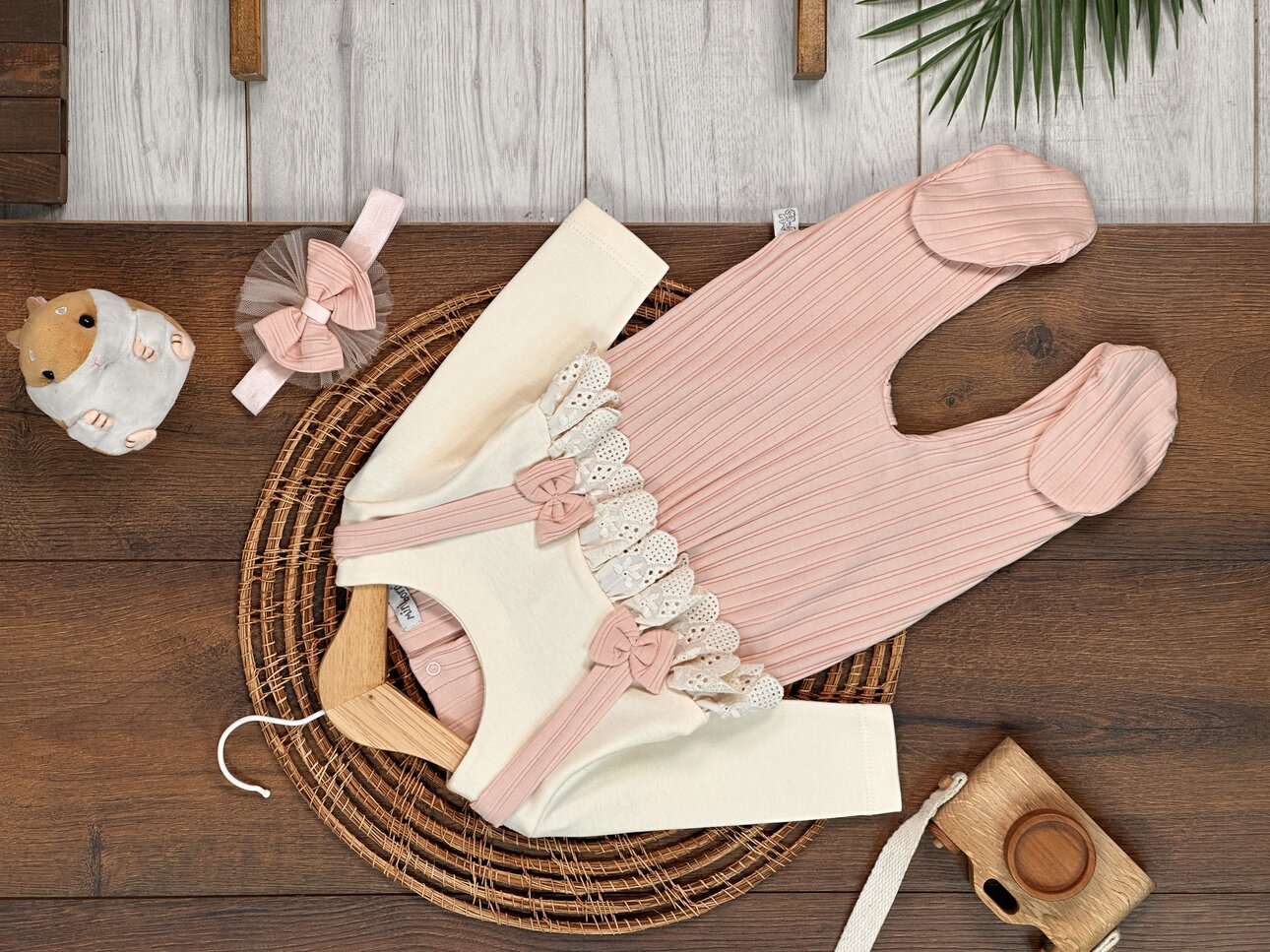 Kışlık Pamuklu Dantel Detaylı 2li Kız Bebek Tulum