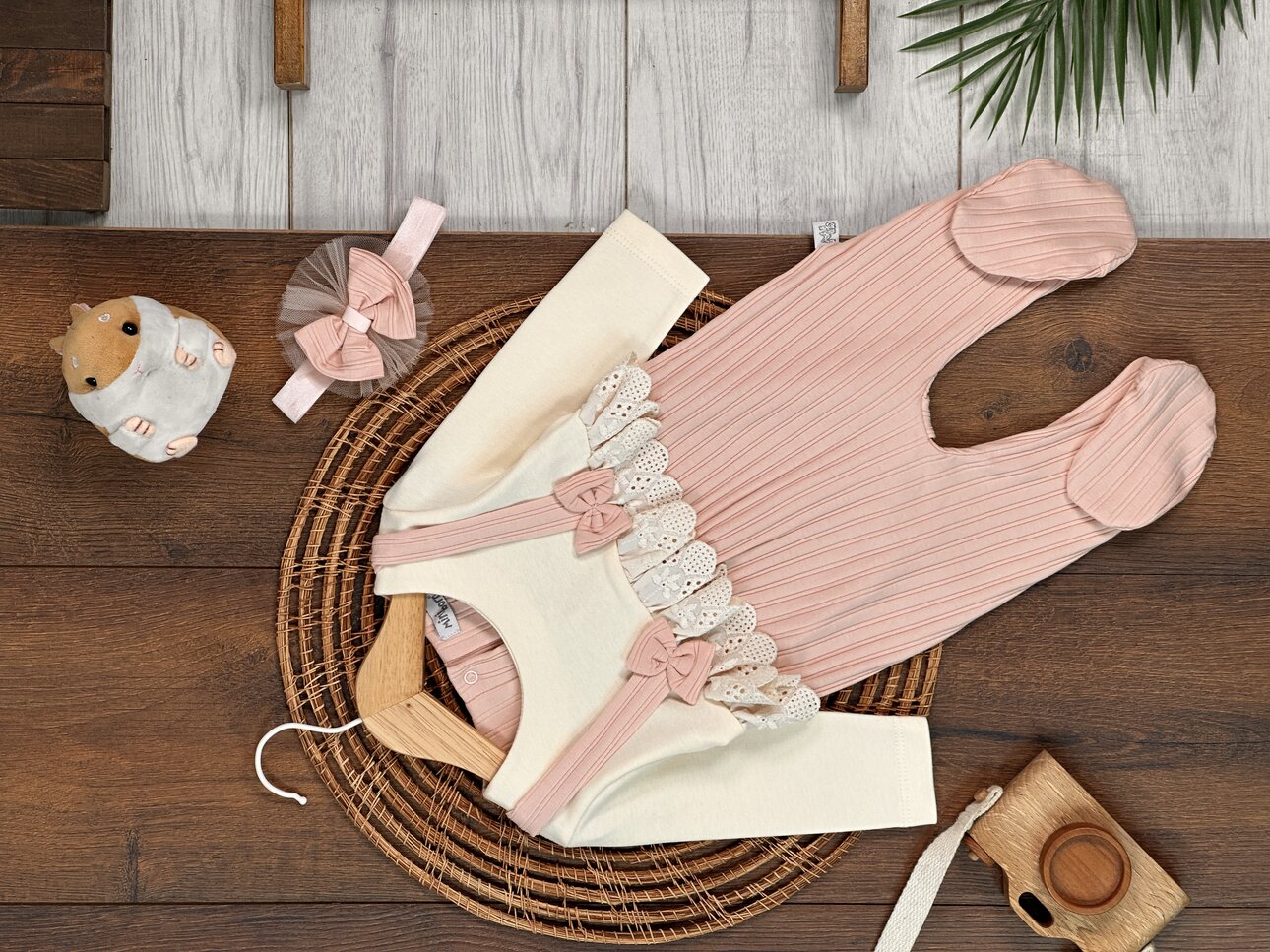 Kışlık Pamuklu Dantel Detaylı 2li Kız Bebek Tulum