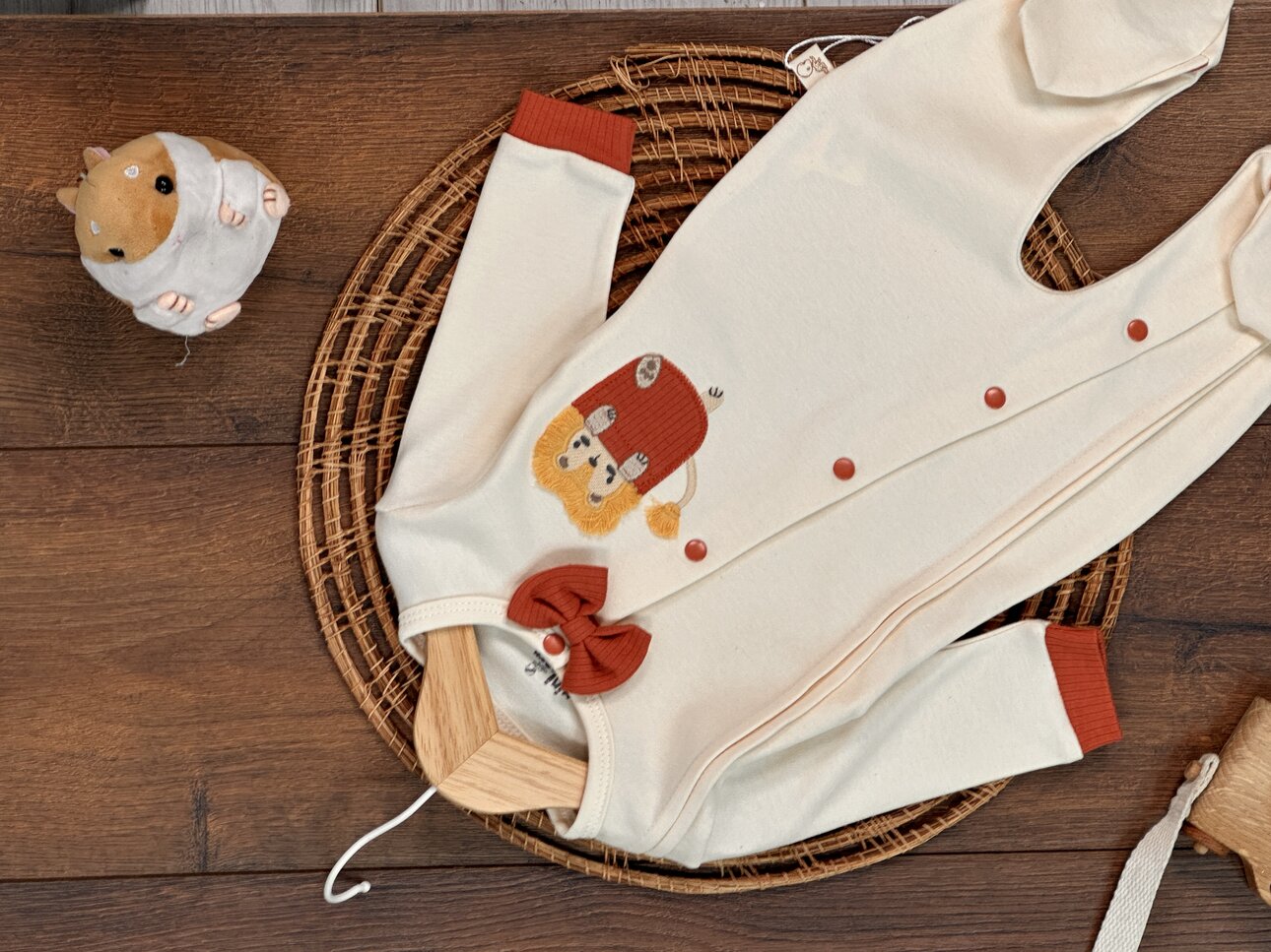 Mevsimlik Pamuklu Aslan Nakışlı Erkek Bebek Tulum