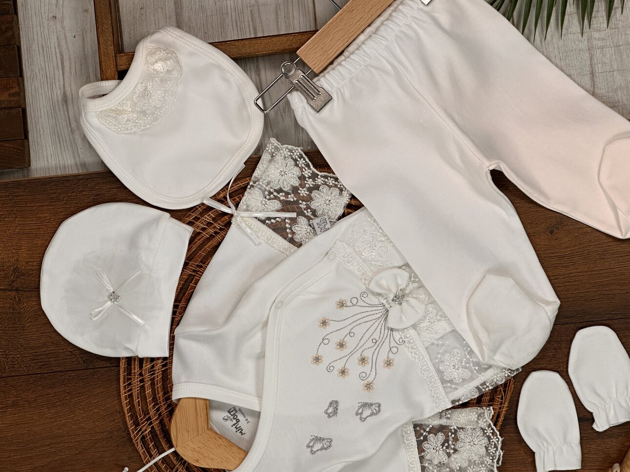 Pamuklu Nakışlı Dantelli Kiz Bebek 5li Hastane Çıkış Seti