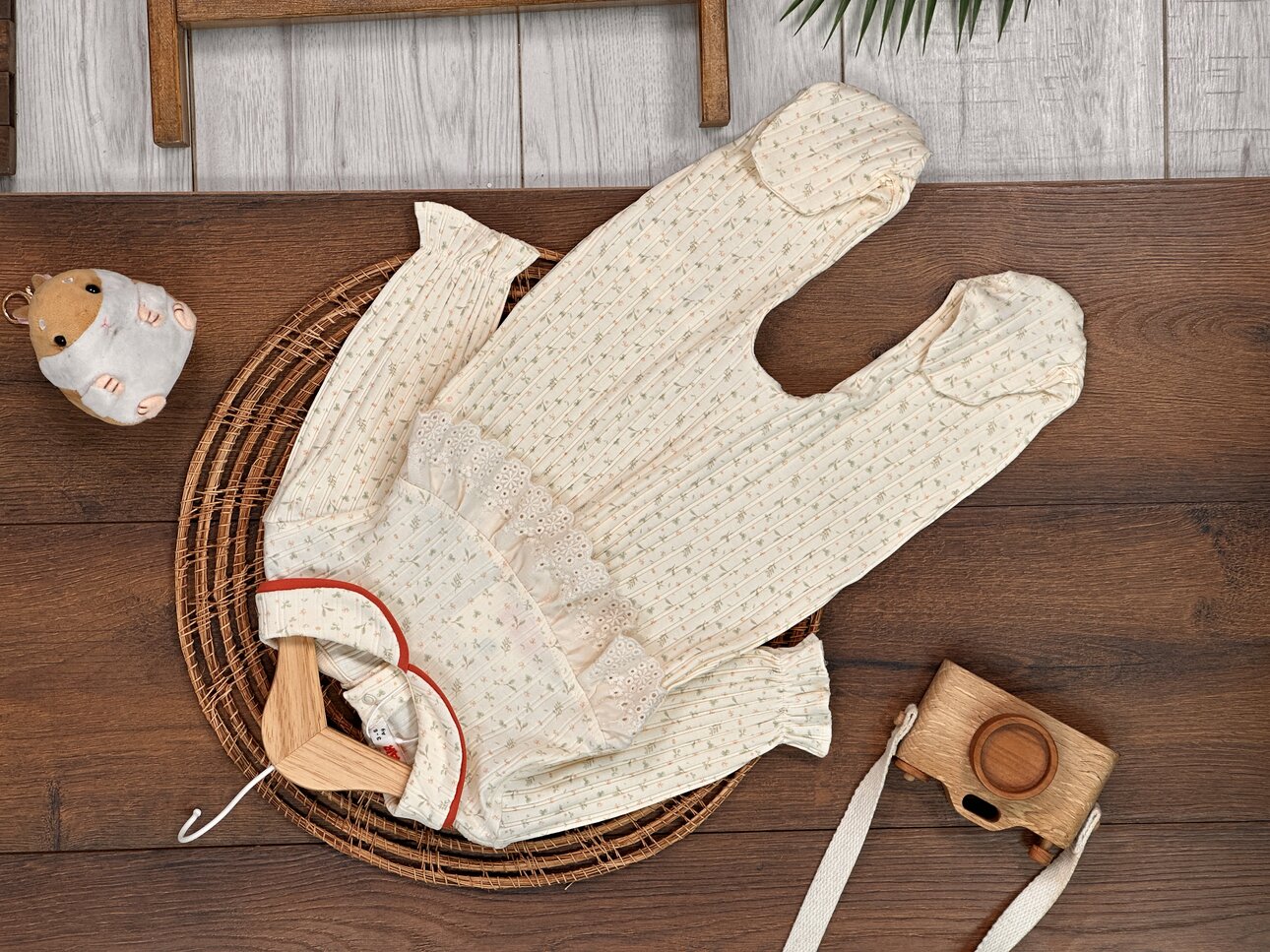 Kışlık Pamuklu Nakışlı Dantel Detaylı Kız Bebek Tulum