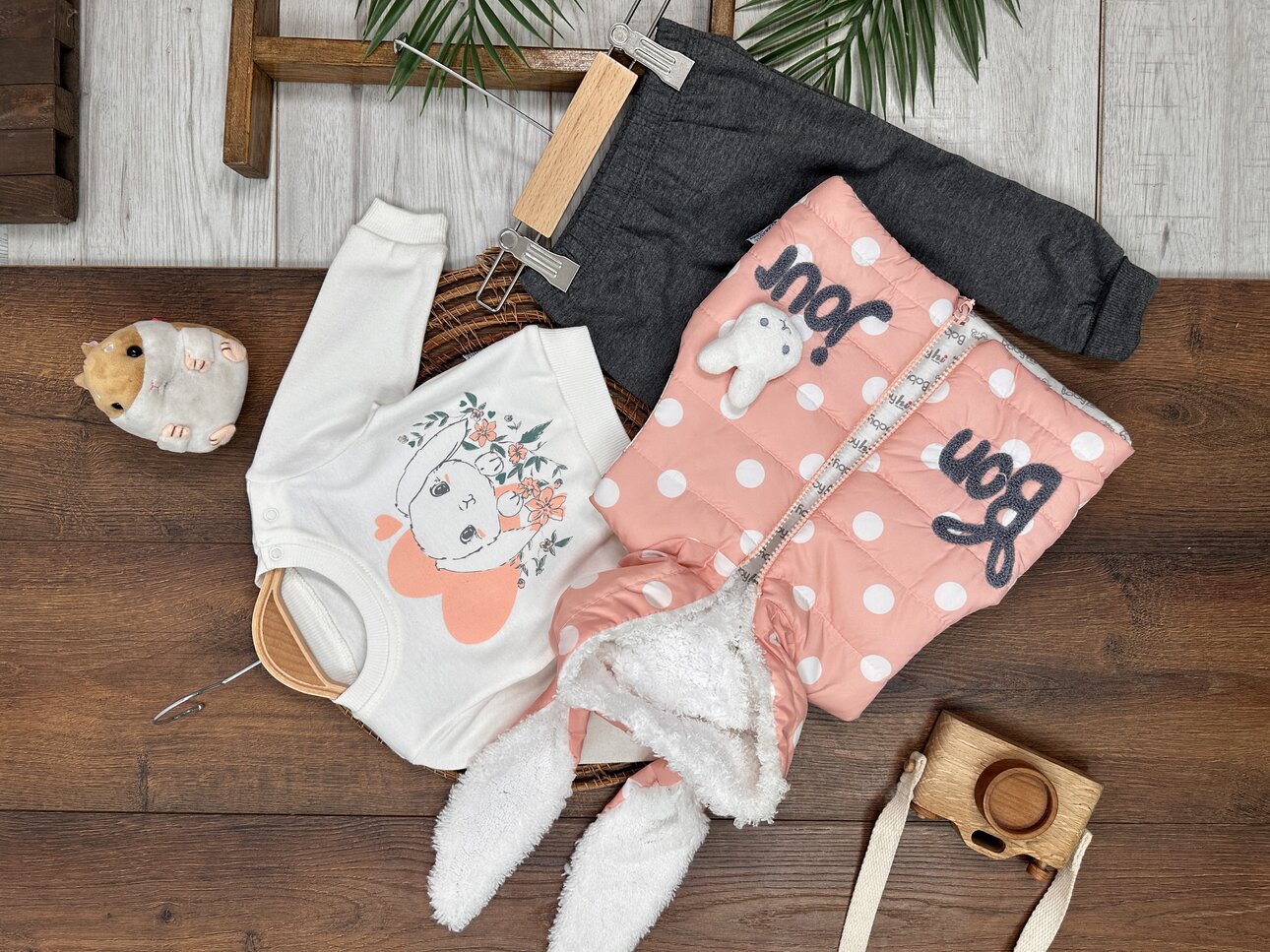 ÜÇ PARÇA KIZ UZUN KOLLU, KAPİŞONLU YELEKLİ, LASTİKLİ PAÇA, MEVSIMLİK KIZ ÇOCUK & BEBEK TAKIM