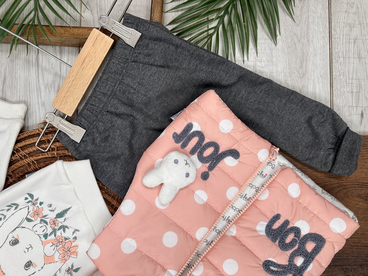 ÜÇ PARÇA KIZ UZUN KOLLU, KAPİŞONLU YELEKLİ, LASTİKLİ PAÇA, MEVSIMLİK KIZ ÇOCUK & BEBEK TAKIM