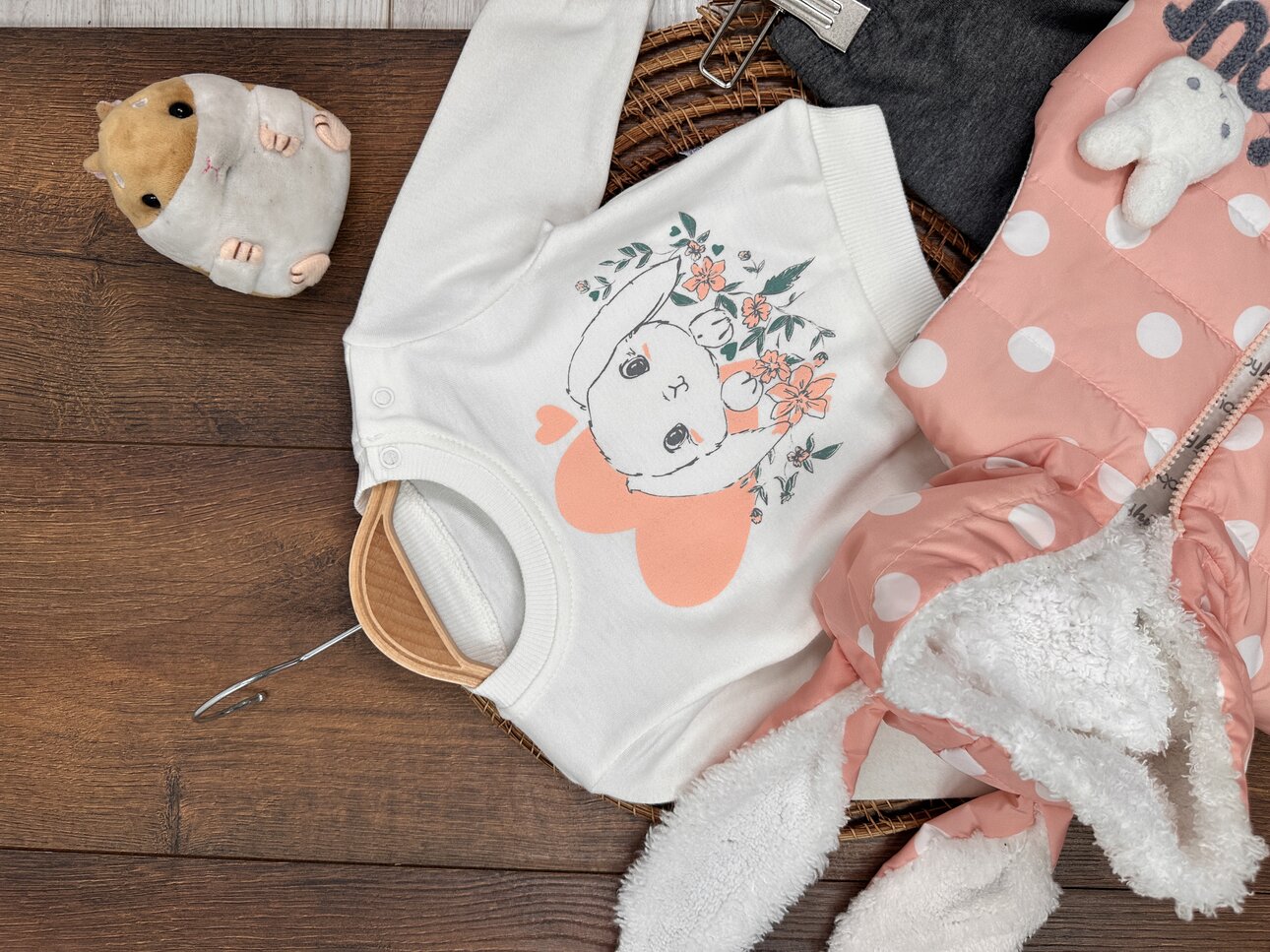 ÜÇ PARÇA KIZ UZUN KOLLU, KAPİŞONLU YELEKLİ, LASTİKLİ PAÇA, MEVSIMLİK KIZ ÇOCUK & BEBEK TAKIM