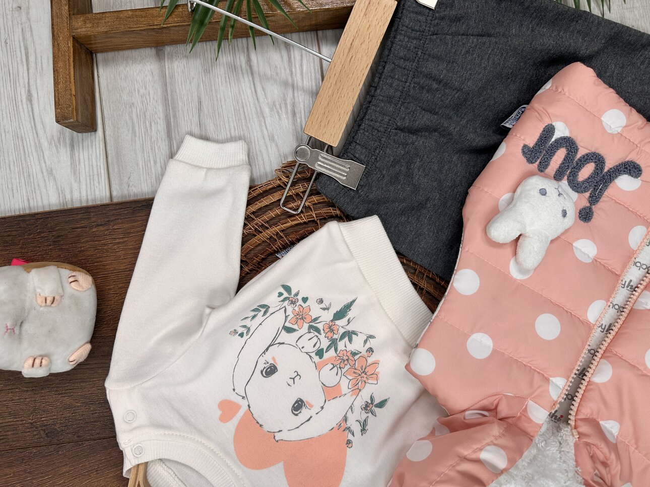 ÜÇ PARÇA KIZ UZUN KOLLU, KAPİŞONLU YELEKLİ, LASTİKLİ PAÇA, MEVSIMLİK KIZ ÇOCUK & BEBEK TAKIM