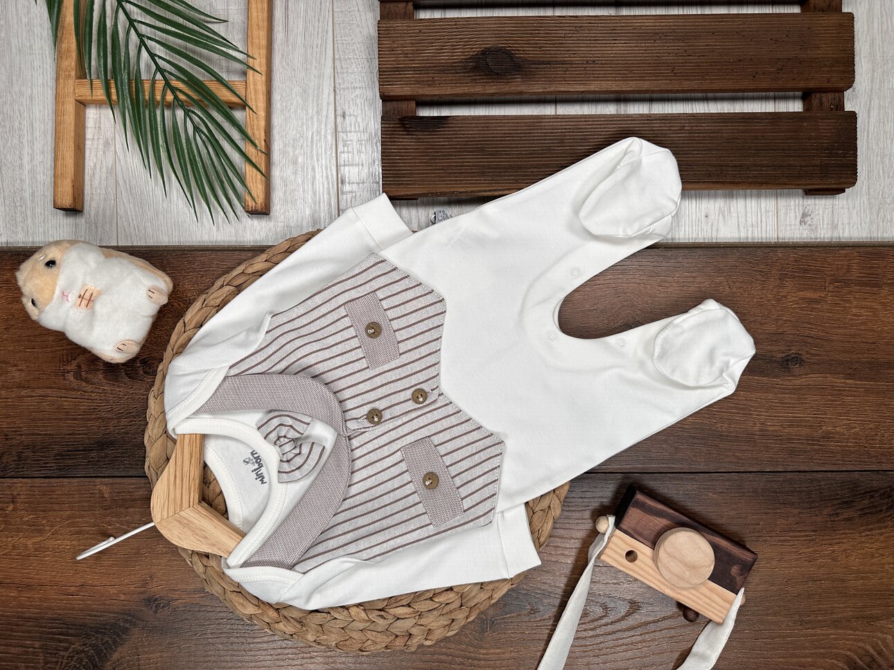 Pamuklu Papyon Detaylı Çizgili Erkek Bebek Tulum