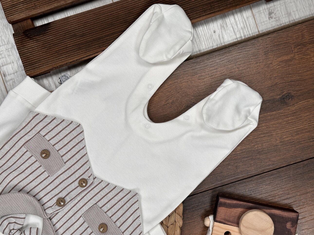 Pamuklu Papyon Detaylı Çizgili Erkek Bebek Tulum