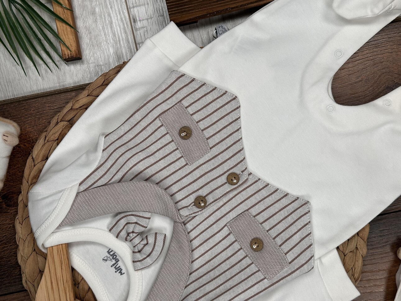 Pamuklu Papyon Detaylı Çizgili Erkek Bebek Tulum