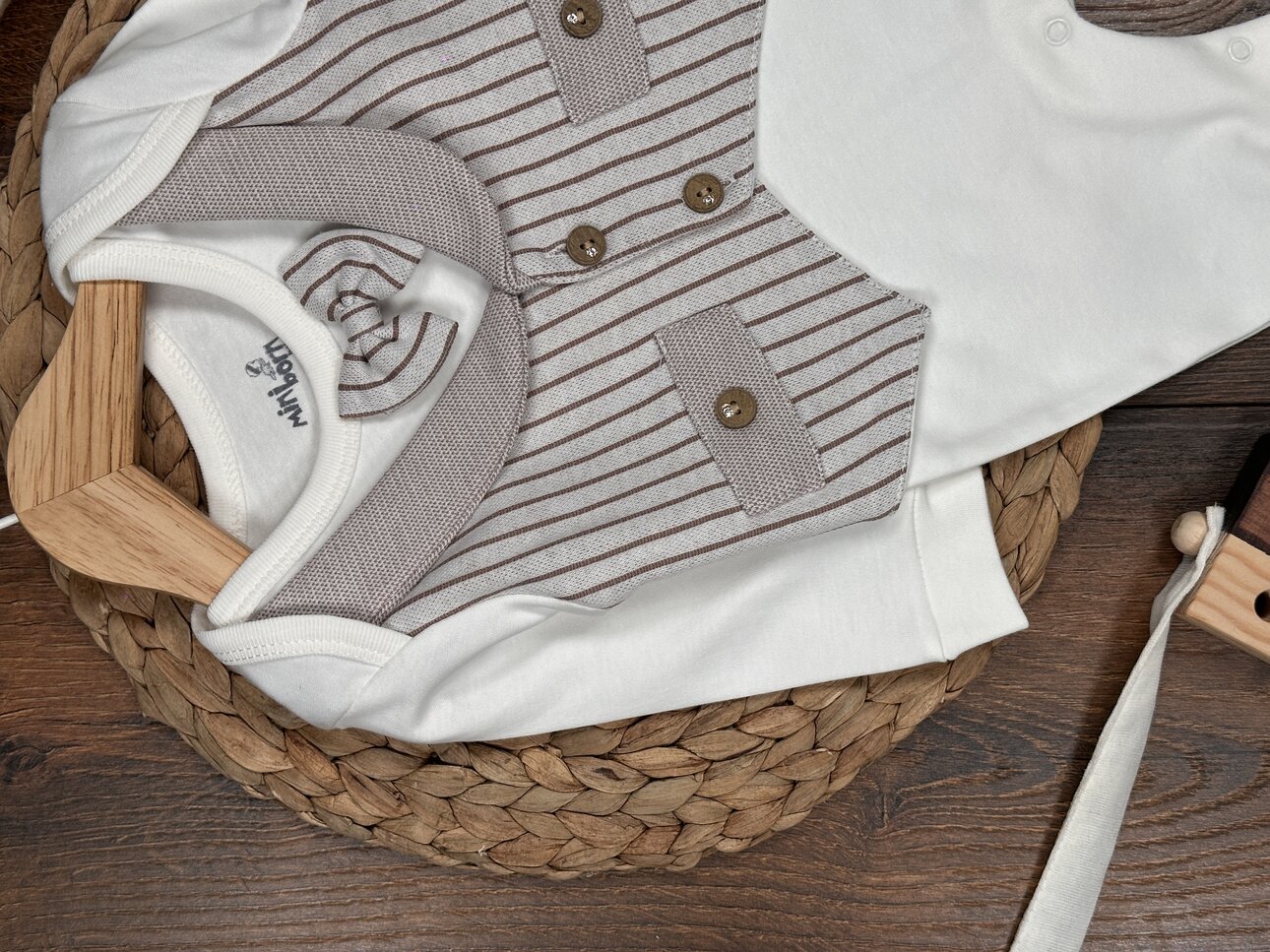 Pamuklu Papyon Detaylı Çizgili Erkek Bebek Tulum