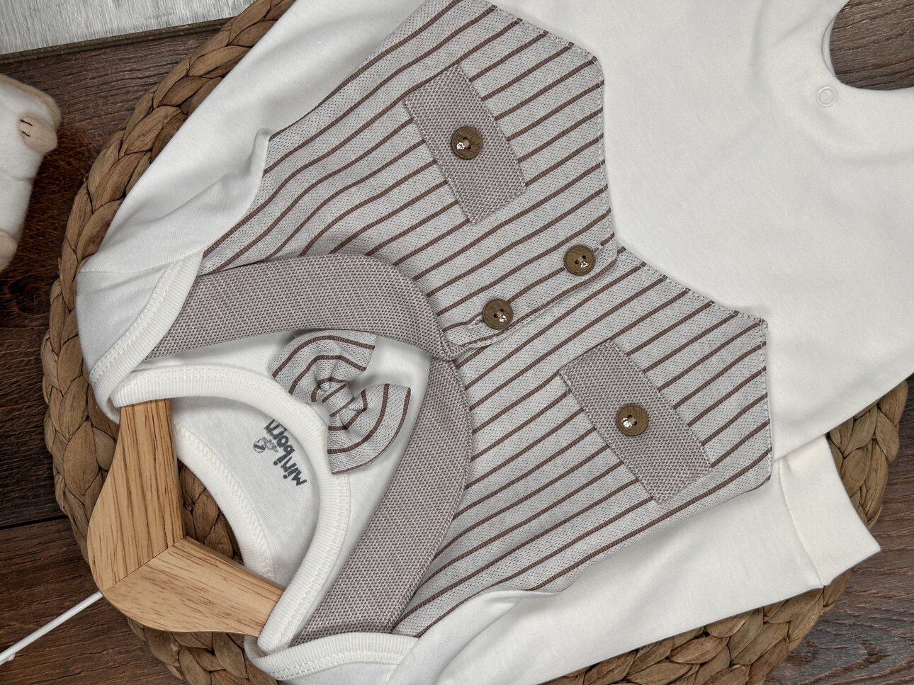 Pamuklu Papyon Detaylı Çizgili Erkek Bebek Tulum