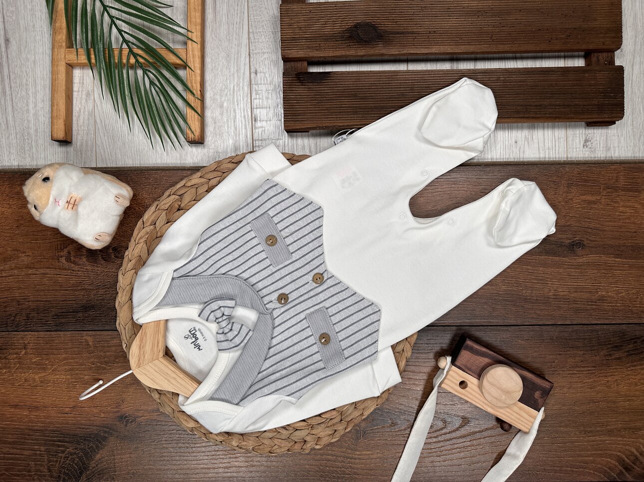 Pamuklu Papyon Detaylı Çizgili Erkek Bebek Tulum