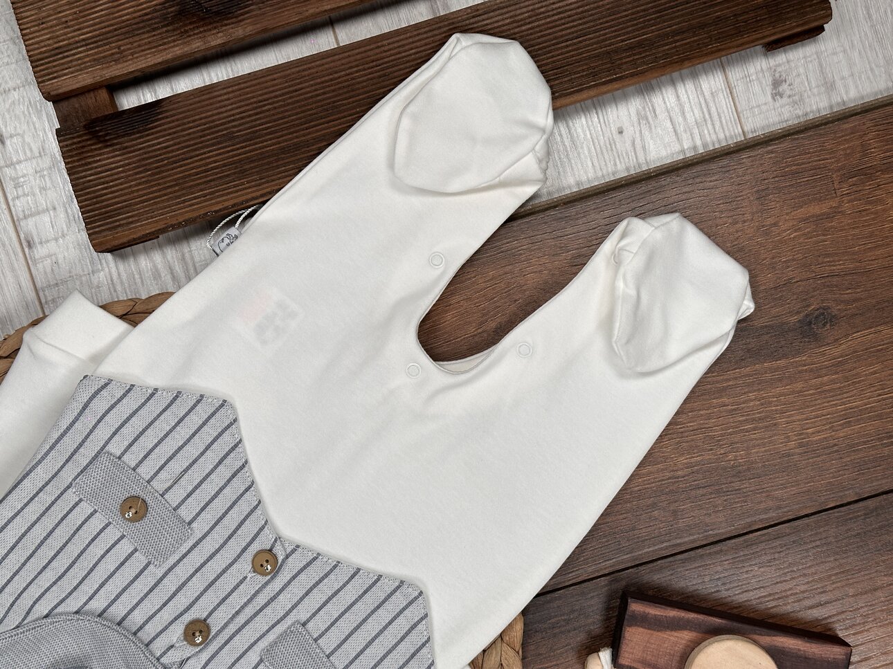 Pamuklu Papyon Detaylı Çizgili Erkek Bebek Tulum