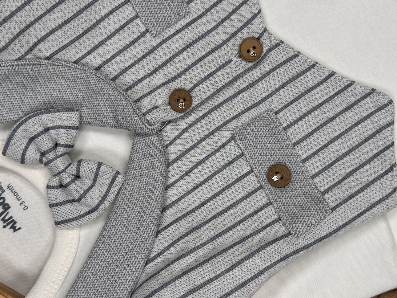 Pamuklu Papyon Detaylı Çizgili Erkek Bebek Tulum