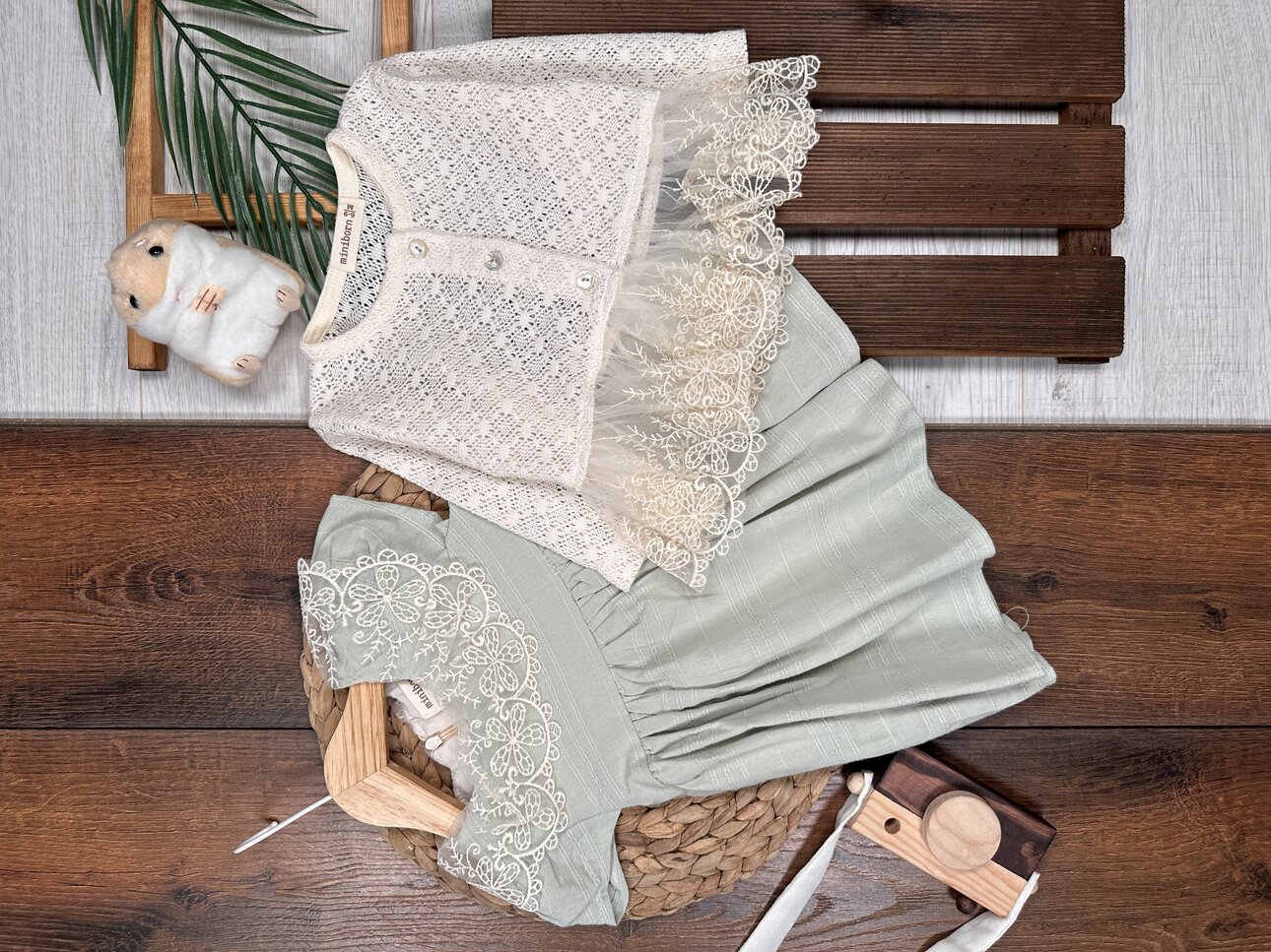 Pamuklu Dantel Detaylı Bolerolu 2li Kız Bebek Elbise