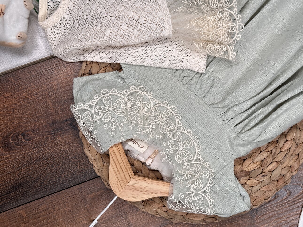 Pamuklu Dantel Detaylı Bolerolu 2li Kız Bebek Elbise