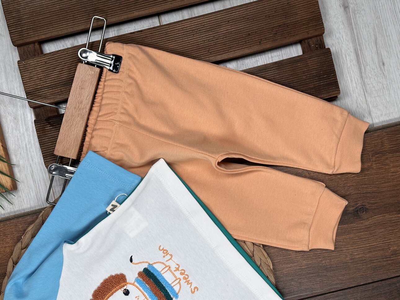 Pamuk Yumuşaklığıyla Sevimli Aslan Desenli Erkek Bebek 2li Takım