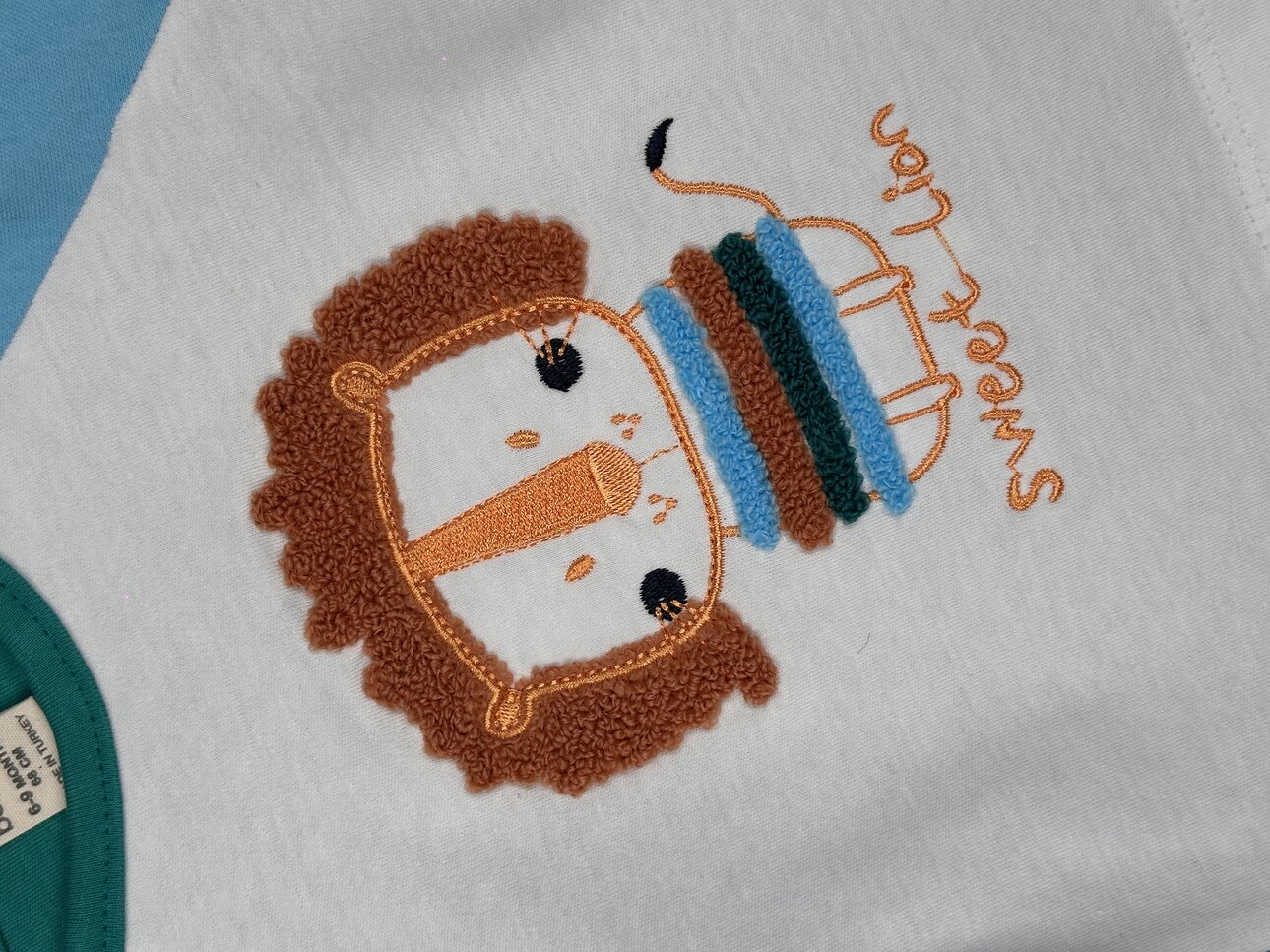 Pamuk Yumuşaklığıyla Sevimli Aslan Desenli Erkek Bebek 2li Takım