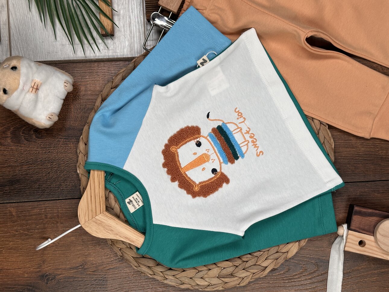 Pamuk Yumuşaklığıyla Sevimli Aslan Desenli Erkek Bebek 2li Takım