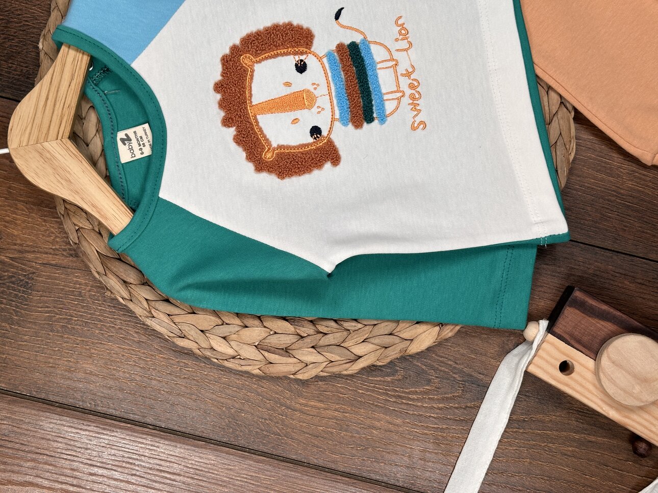 Pamuk Yumuşaklığıyla Sevimli Aslan Desenli Erkek Bebek 2li Takım