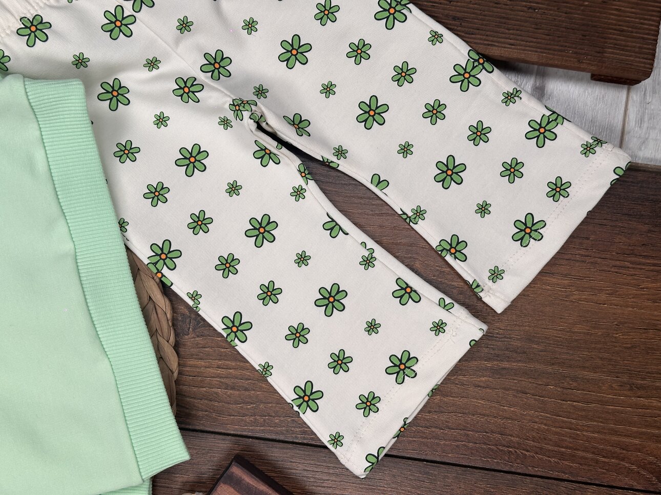 Pamuklu Çiçek Detaylı 2li Kız Bebek Takım