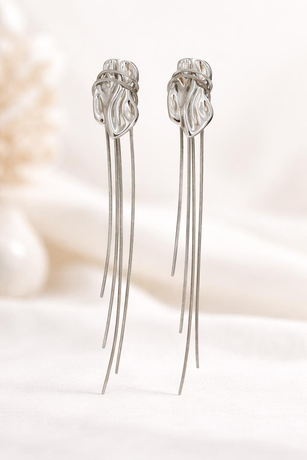 Gümüş Renk Sallantılı Küpe 37