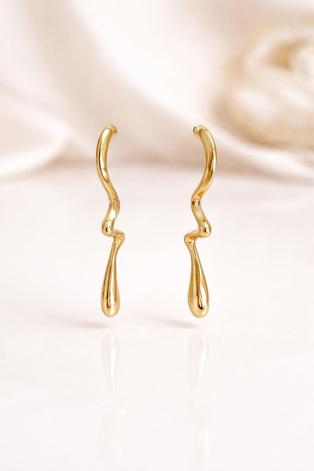 Gold Renk Asimetrik Uzun Küpe 43