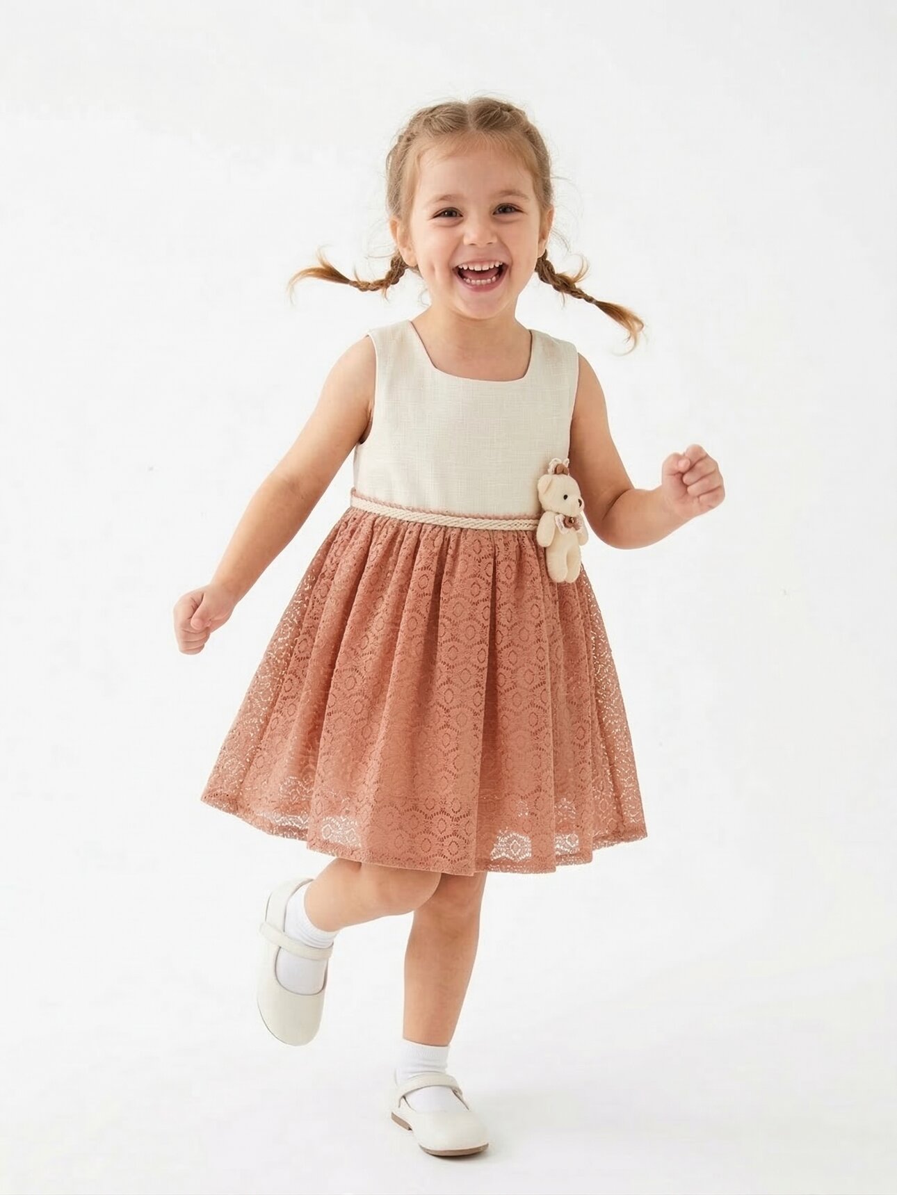 Pamuklu Keten Güpür Etekli Ayıcık Aksesuarlı Kız Bebek Elbise