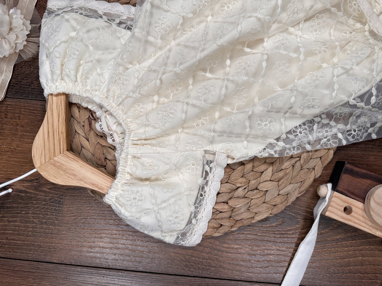 Organik Pamuklu Zıbınlı Transparan Dantel Detaylı Saç Bantlı Elbise Kız Bebek 2li Takım