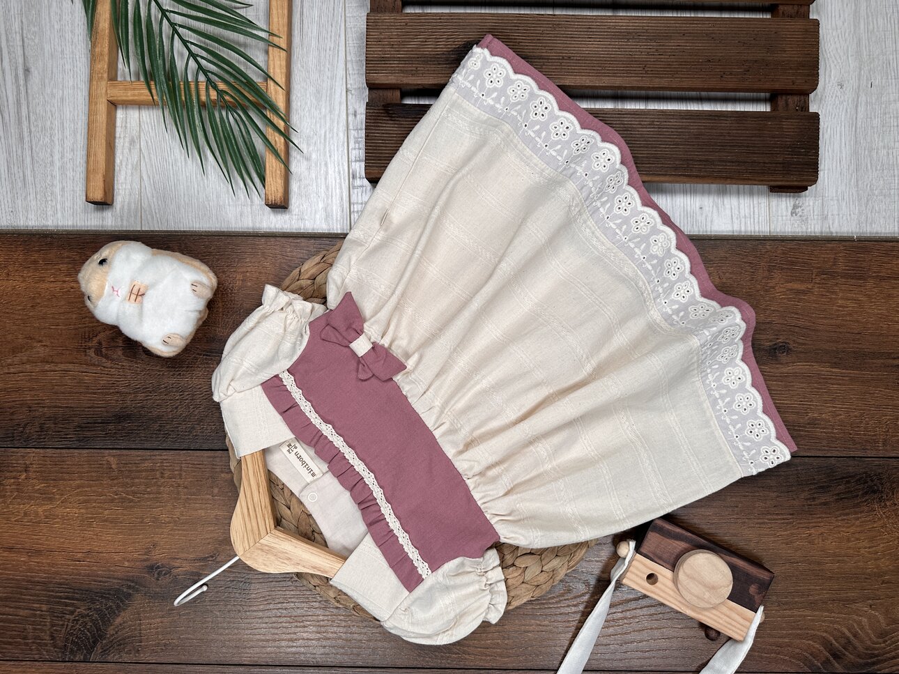 Organik Pamuklu Keten Dantel Detaylı Kız Bebek Elbise