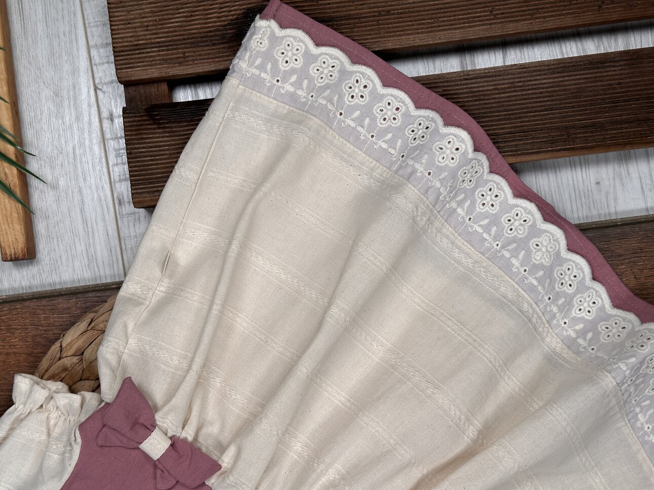 Organik Pamuklu Keten Dantel Detaylı Kız Bebek Elbise