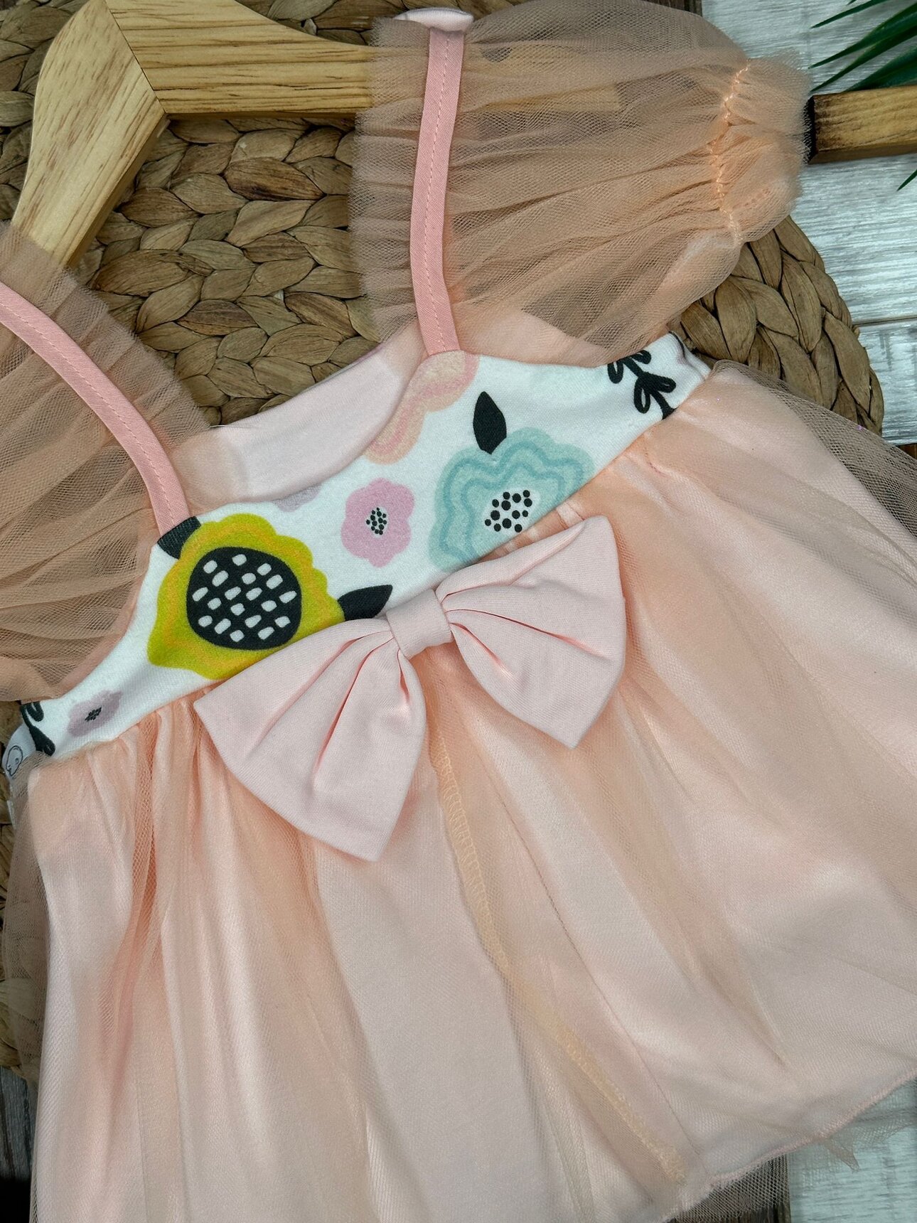 Organik Pamuklu Arkası Fiyonk Detaylı Çiçek Desenli Kız Bebek Elbise