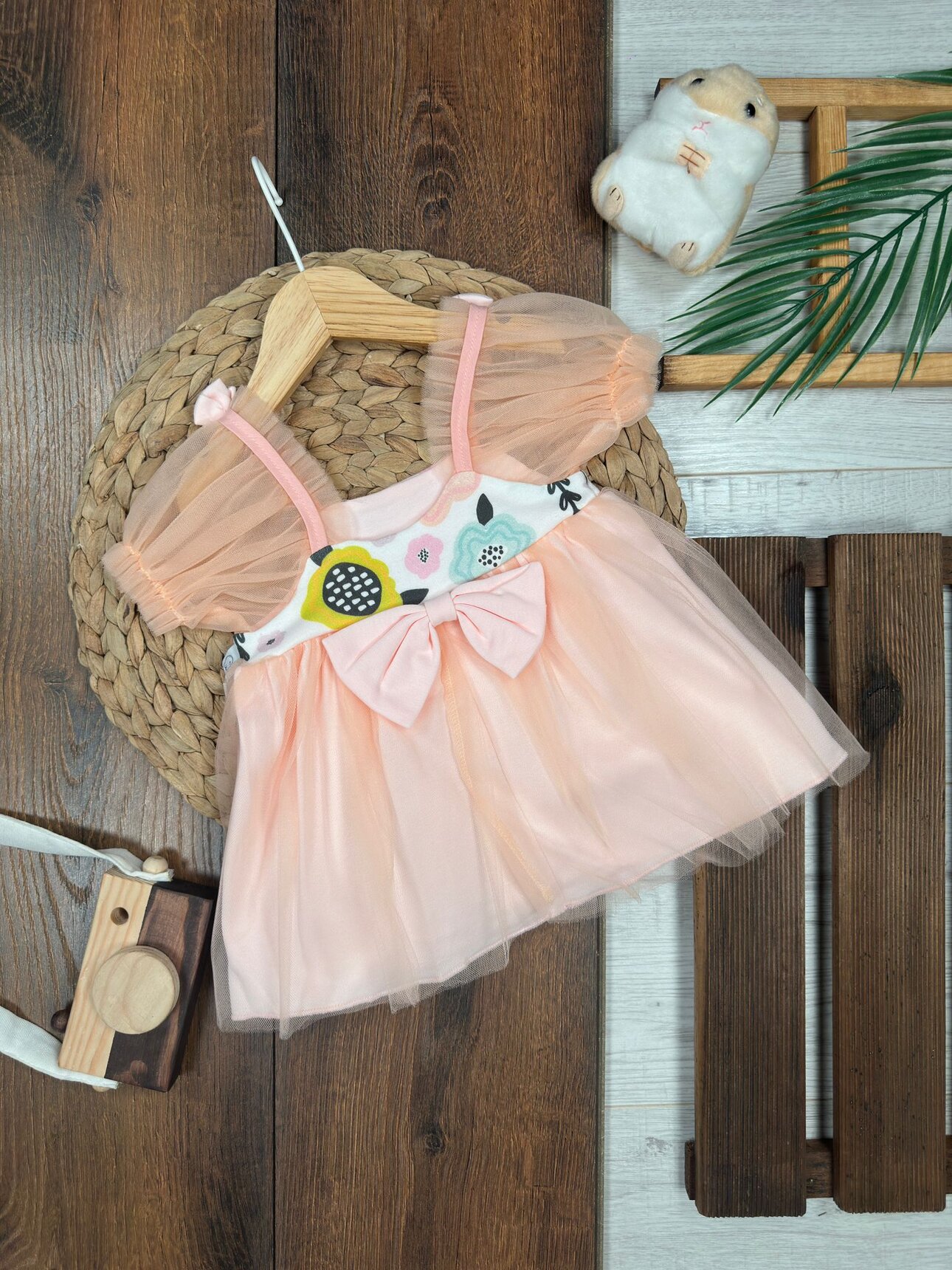 Organik Pamuklu Arkası Fiyonk Detaylı Çiçek Desenli Kız Bebek Elbise