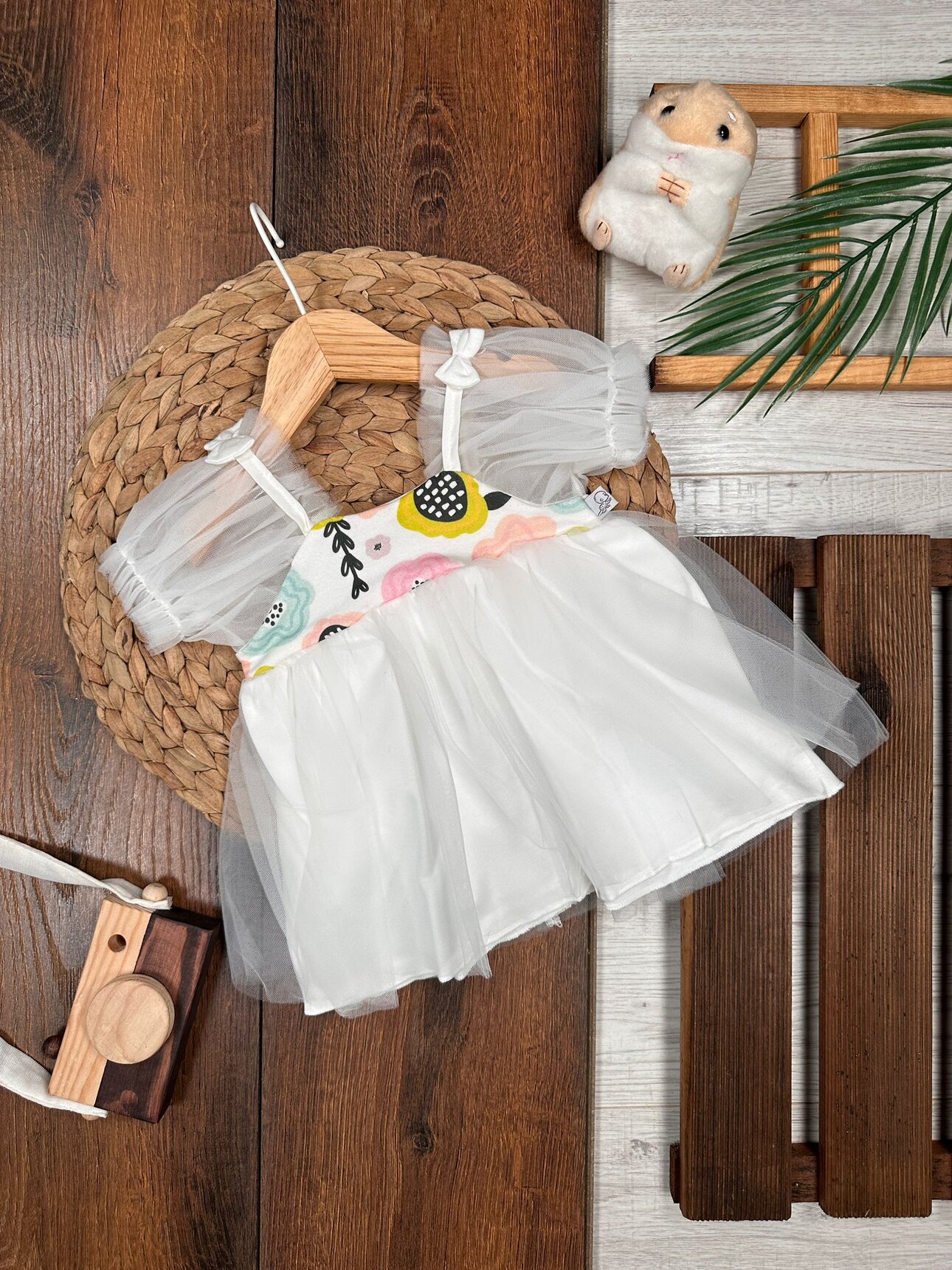 Organik Pamuklu Arkası Fiyonk Detaylı Çiçek Desenli Kız Bebek Elbise