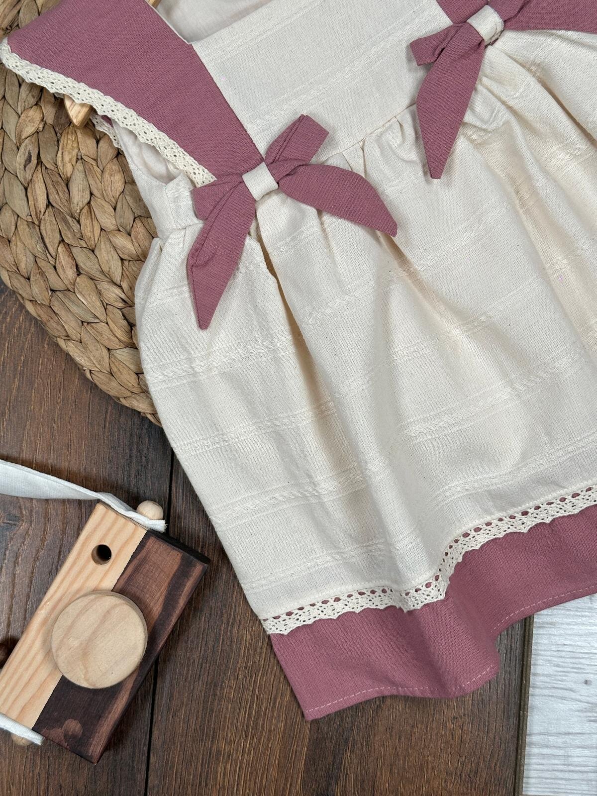 Organik Dantel Detaylı Kız Bebek Keten Elbise