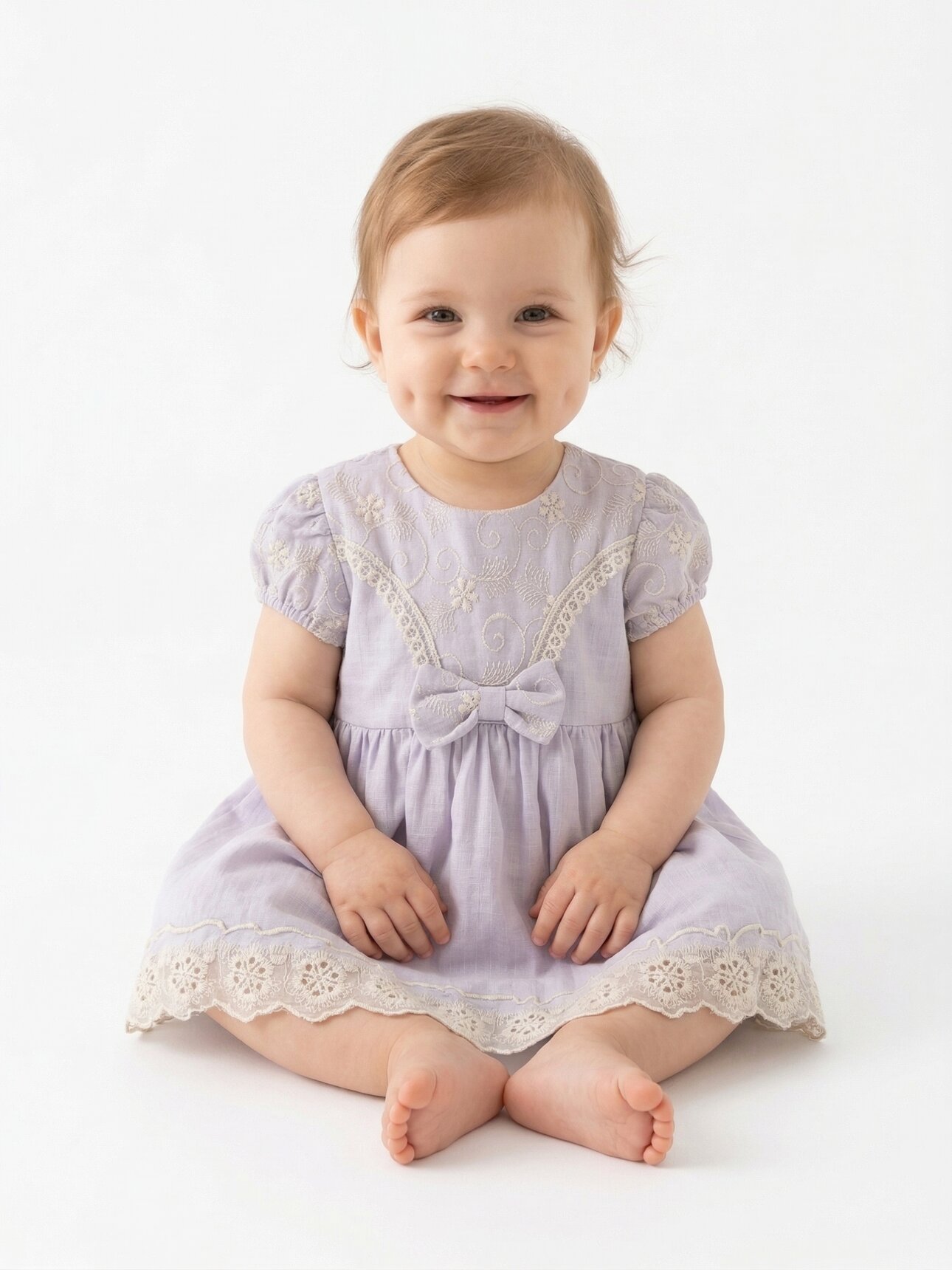 Organik Dantel İşlemeli Fiyonk Detaylı Kız Bebek Elbise