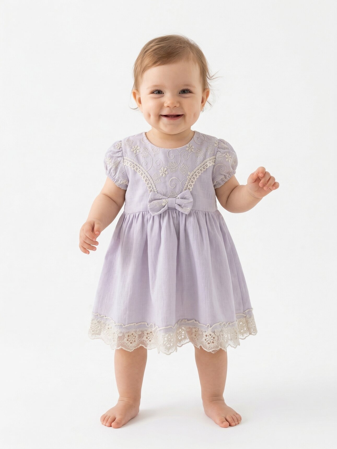 Organik Dantel İşlemeli Fiyonk Detaylı Kız Bebek Elbise