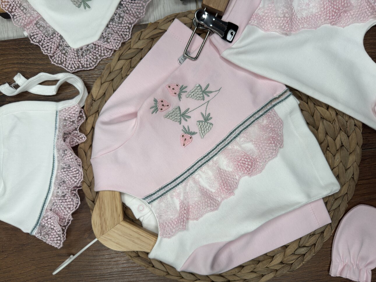 Yenidoğan Pamuk Nakış Detaylı 5li Kız Bebek Hastane Çıkış Seti